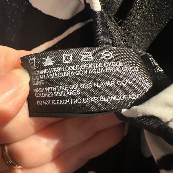 Hurley NWT Size X-Small One Piece Bathing Suit Black White Floral Vacation Beach - Picture 10 of 14